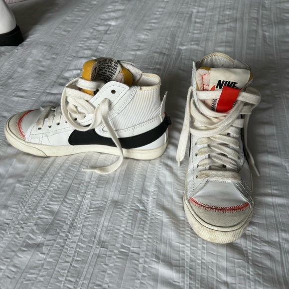 Men’s Nike Blazers (Size: 7 - fits a women’s size 8.5) - Picture 6 of 6